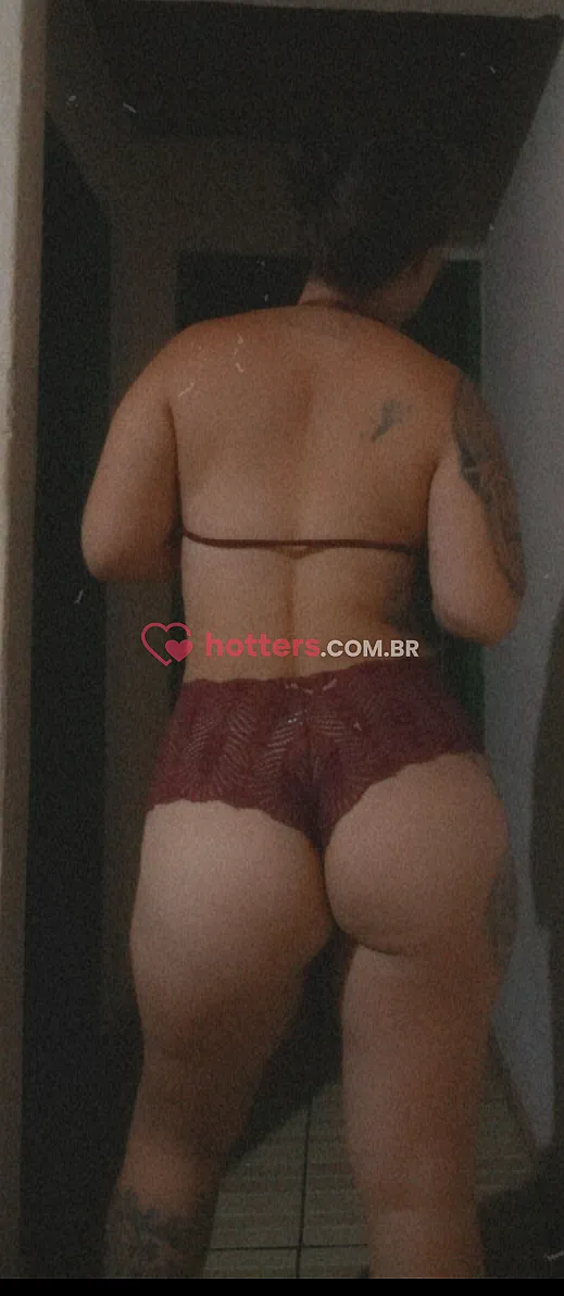 Background of Julia Oliveira  - image_68714f114e726.png