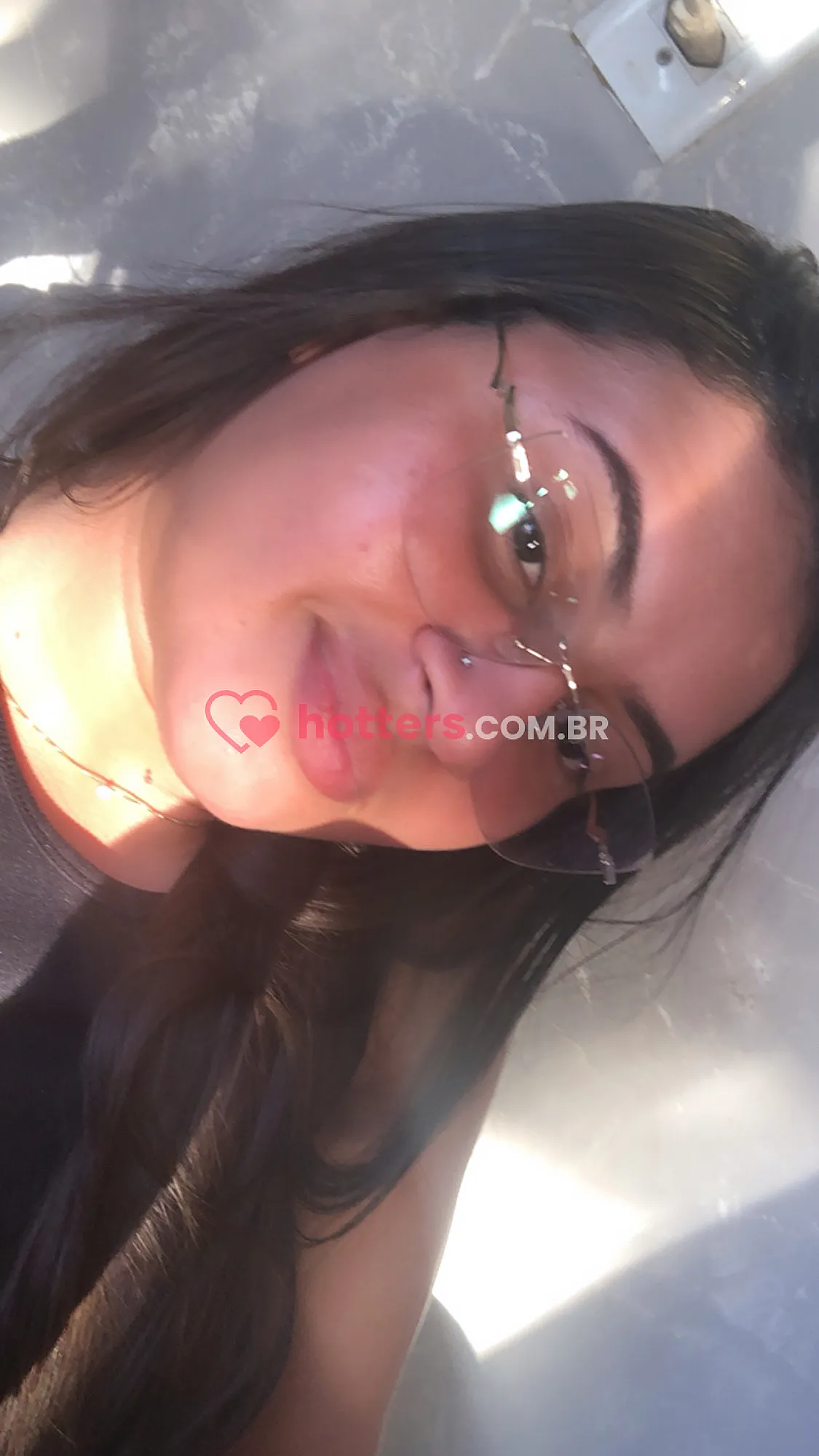 Background of Elen Nogueira  - image_6877e360abcfb.jpeg