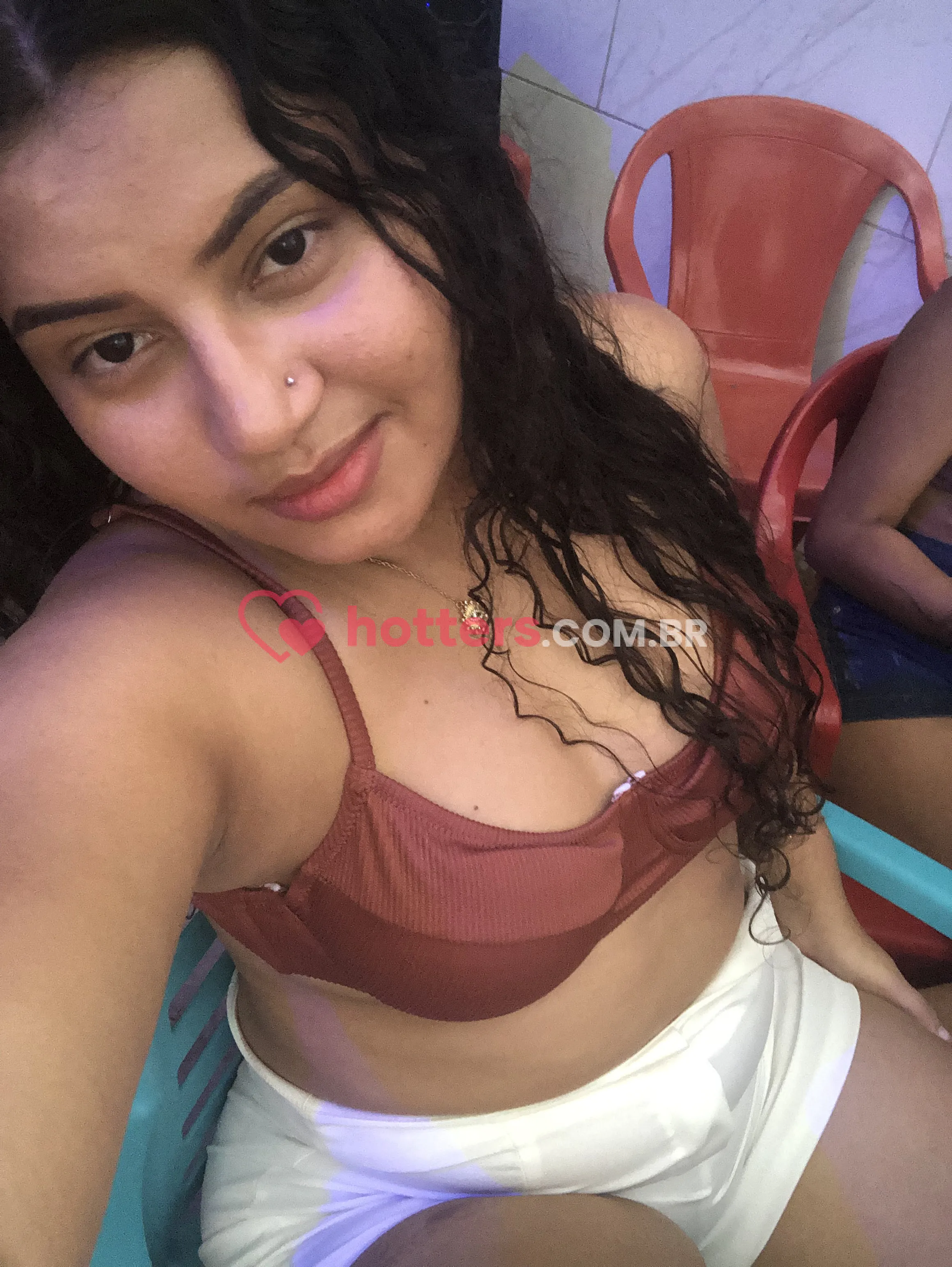 Background of Elen Nogueira  - image_6877e3c6bde82.jpeg