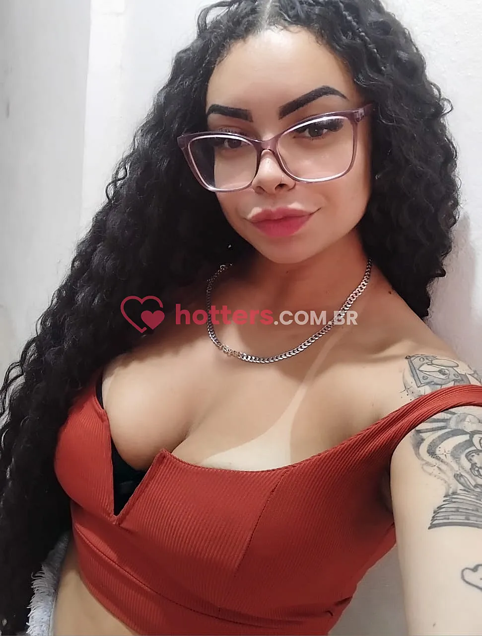 Background of Luana Cachinhos - image_68ad68cca4f5c.jpg