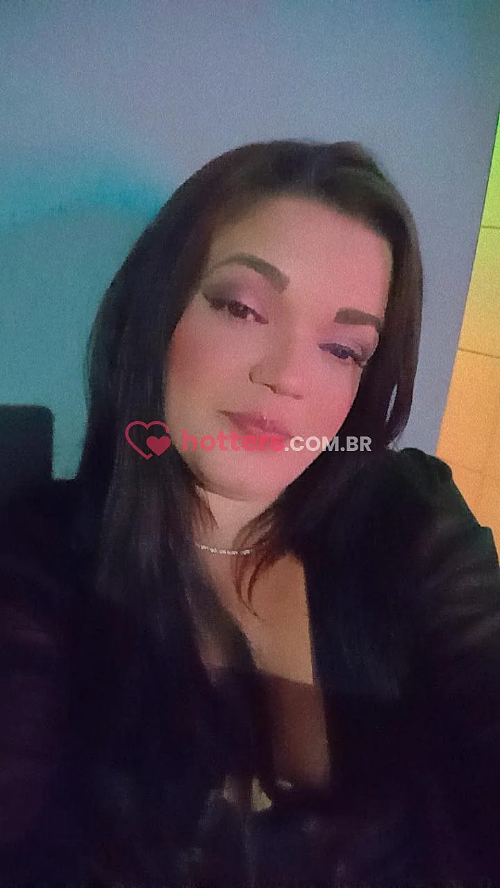 Background of Aline Santana  - image_68add6d264f69.webp